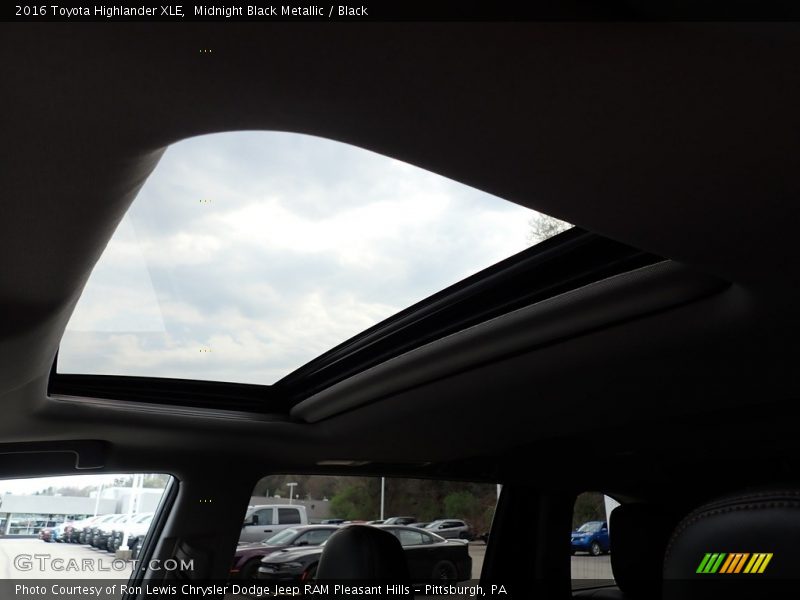 Midnight Black Metallic / Black 2016 Toyota Highlander XLE