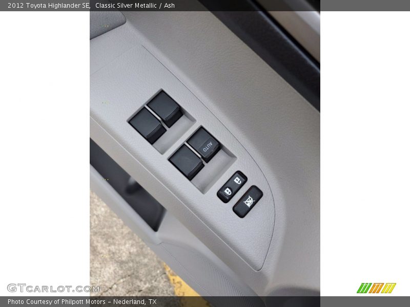 Classic Silver Metallic / Ash 2012 Toyota Highlander SE