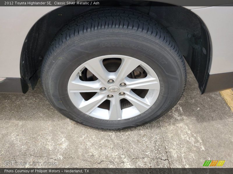 Classic Silver Metallic / Ash 2012 Toyota Highlander SE