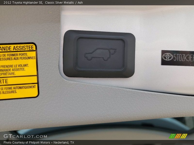 Classic Silver Metallic / Ash 2012 Toyota Highlander SE