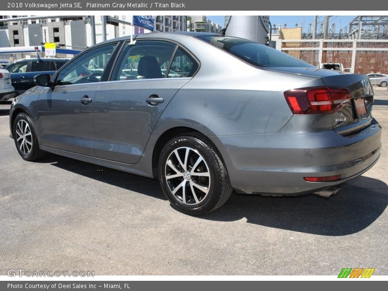 Platinum Gray Metallic / Titan Black 2018 Volkswagen Jetta SE