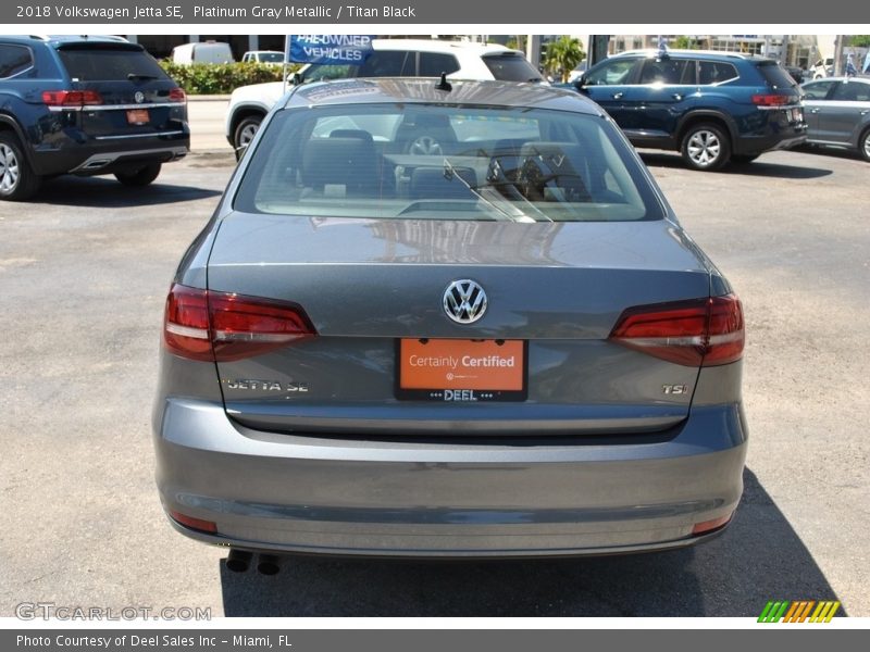 Platinum Gray Metallic / Titan Black 2018 Volkswagen Jetta SE
