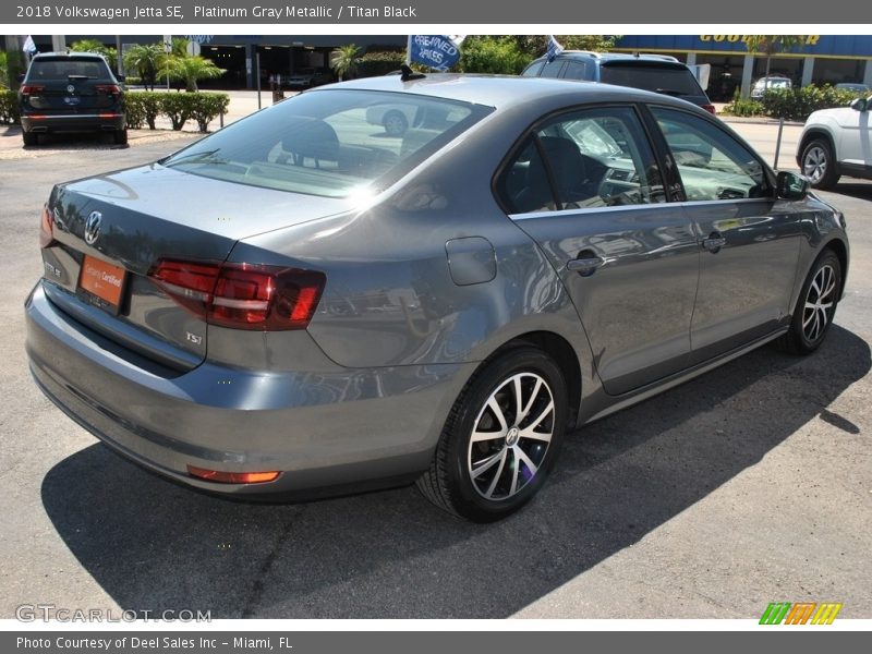 Platinum Gray Metallic / Titan Black 2018 Volkswagen Jetta SE