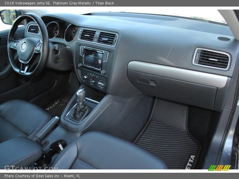 Platinum Gray Metallic / Titan Black 2018 Volkswagen Jetta SE