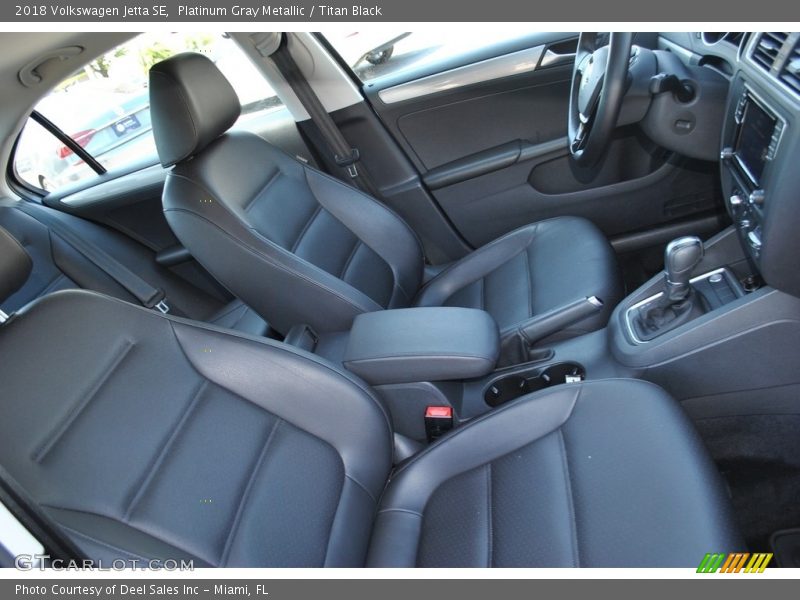 Platinum Gray Metallic / Titan Black 2018 Volkswagen Jetta SE