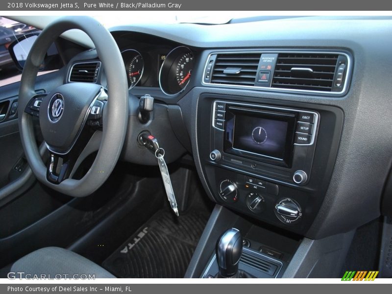 Pure White / Black/Palladium Gray 2018 Volkswagen Jetta S