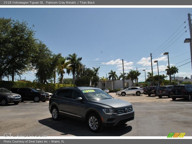 Platinum Gray Metallic / Titan Black 2018 Volkswagen Tiguan SE