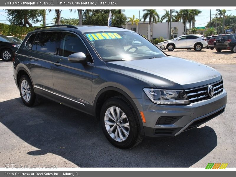 Platinum Gray Metallic / Titan Black 2018 Volkswagen Tiguan SE