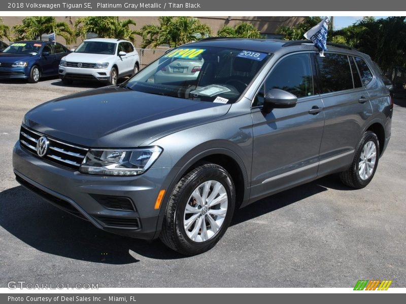 Platinum Gray Metallic / Titan Black 2018 Volkswagen Tiguan SE