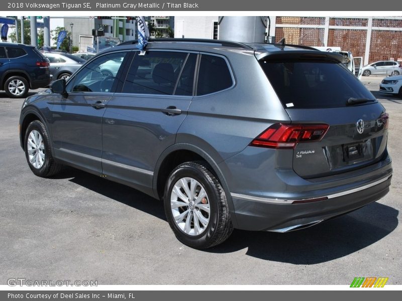 Platinum Gray Metallic / Titan Black 2018 Volkswagen Tiguan SE