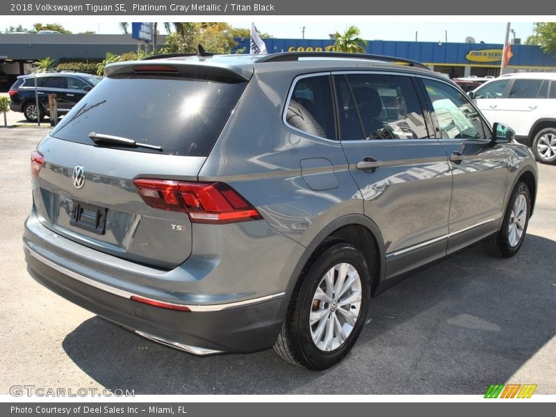 Platinum Gray Metallic / Titan Black 2018 Volkswagen Tiguan SE