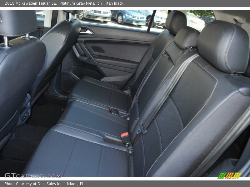 Platinum Gray Metallic / Titan Black 2018 Volkswagen Tiguan SE