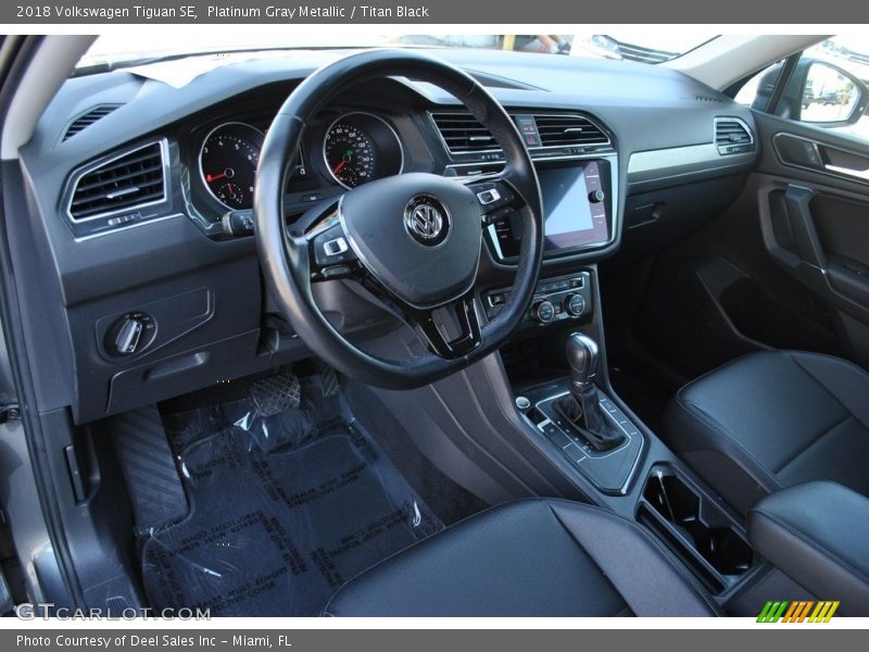 Platinum Gray Metallic / Titan Black 2018 Volkswagen Tiguan SE