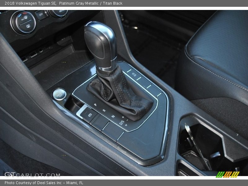 Platinum Gray Metallic / Titan Black 2018 Volkswagen Tiguan SE