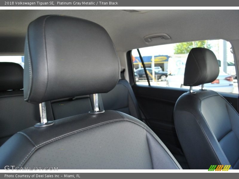 Platinum Gray Metallic / Titan Black 2018 Volkswagen Tiguan SE