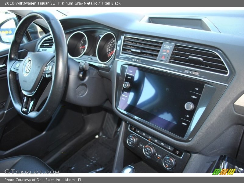 Platinum Gray Metallic / Titan Black 2018 Volkswagen Tiguan SE