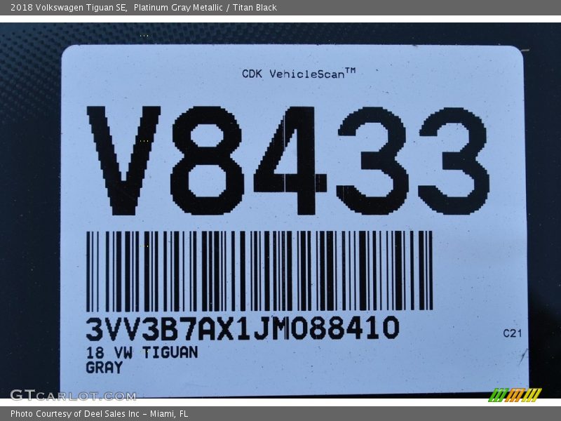 Platinum Gray Metallic / Titan Black 2018 Volkswagen Tiguan SE
