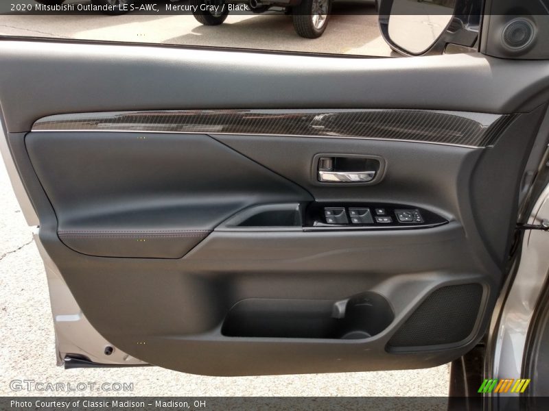 Door Panel of 2020 Outlander LE S-AWC