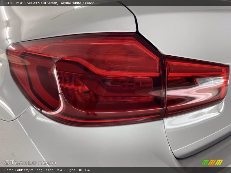 Alpine White / Black 2018 BMW 5 Series 540i Sedan