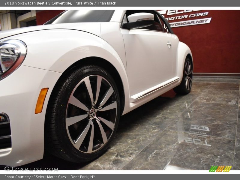 Pure White / Titan Black 2018 Volkswagen Beetle S Convertible