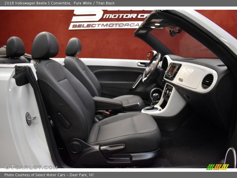 Pure White / Titan Black 2018 Volkswagen Beetle S Convertible