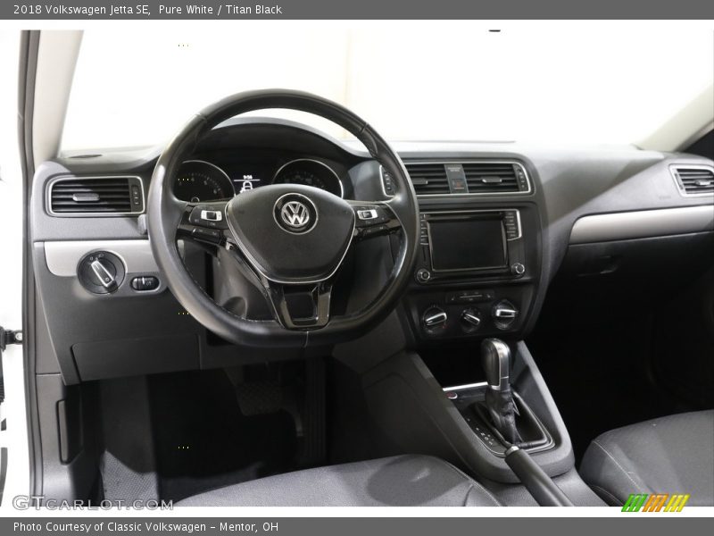 Pure White / Titan Black 2018 Volkswagen Jetta SE