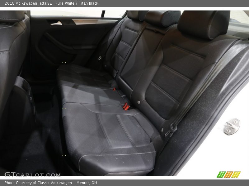 Pure White / Titan Black 2018 Volkswagen Jetta SE