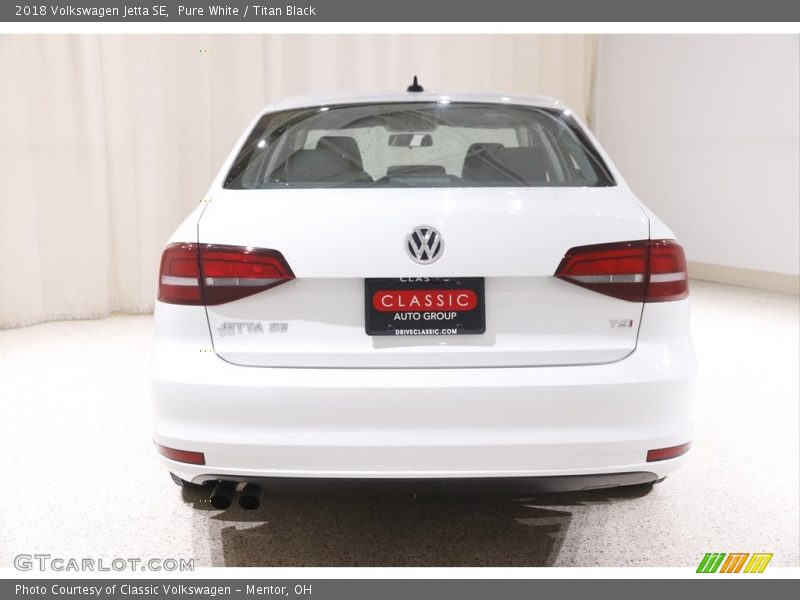 Pure White / Titan Black 2018 Volkswagen Jetta SE