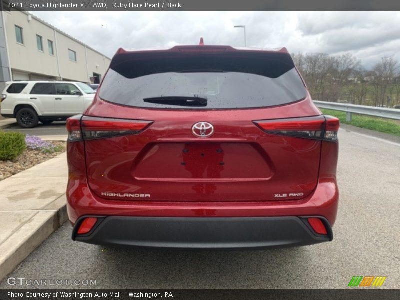 Ruby Flare Pearl / Black 2021 Toyota Highlander XLE AWD