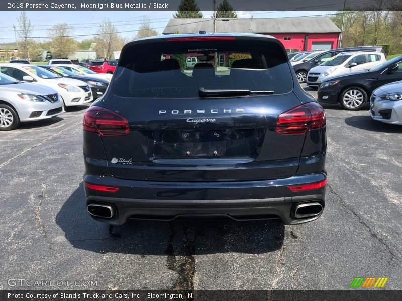Moonlight Blue Metallic / Black 2018 Porsche Cayenne