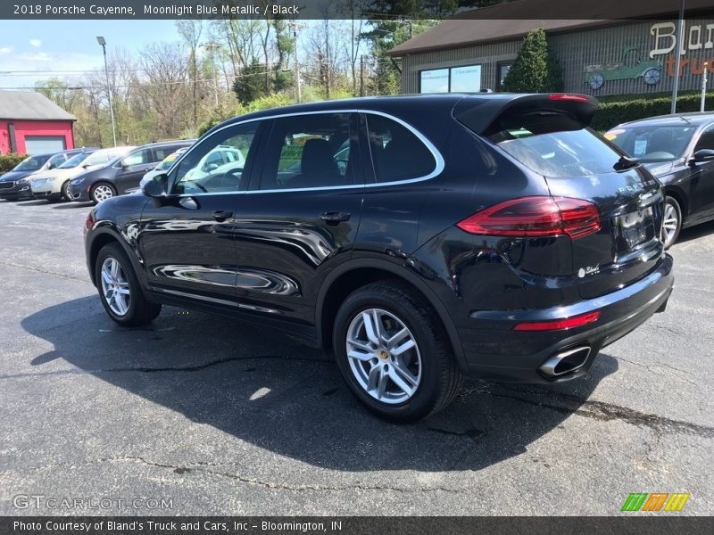 Moonlight Blue Metallic / Black 2018 Porsche Cayenne