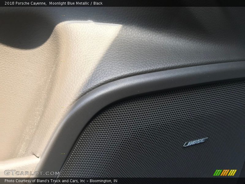 Moonlight Blue Metallic / Black 2018 Porsche Cayenne
