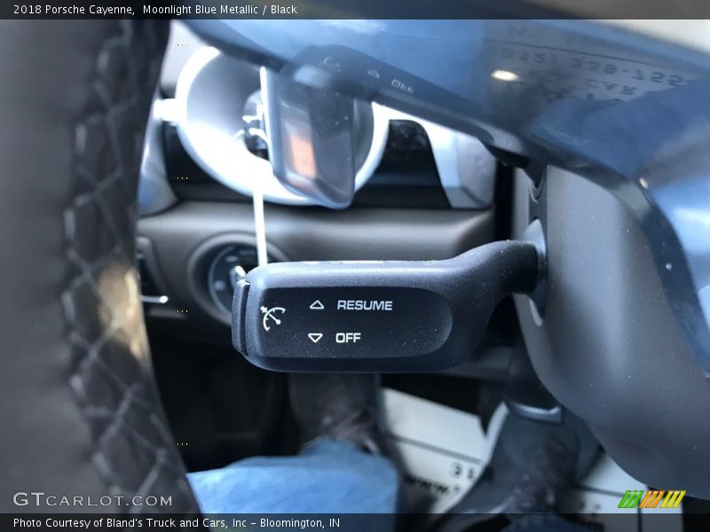 Moonlight Blue Metallic / Black 2018 Porsche Cayenne