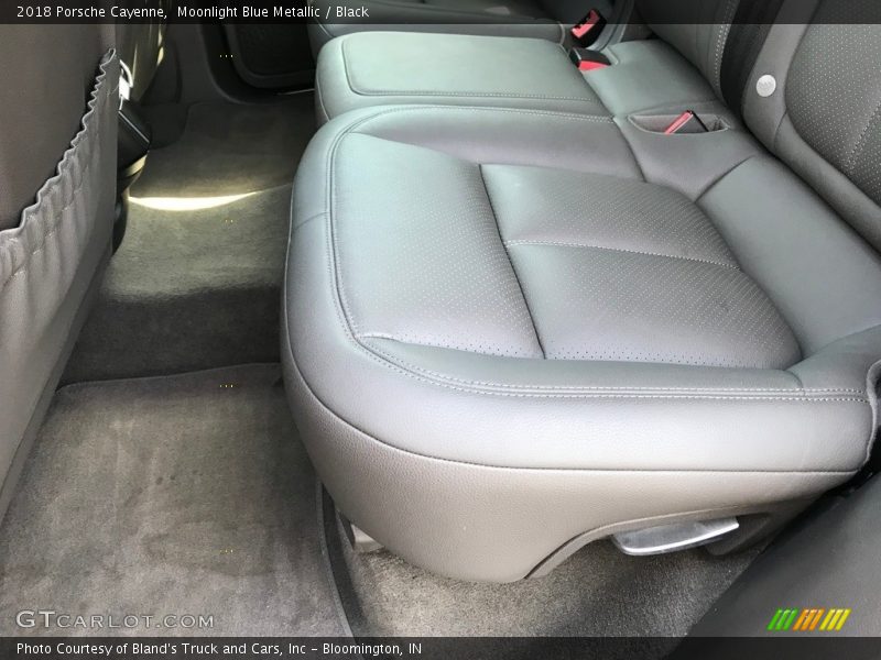 Moonlight Blue Metallic / Black 2018 Porsche Cayenne