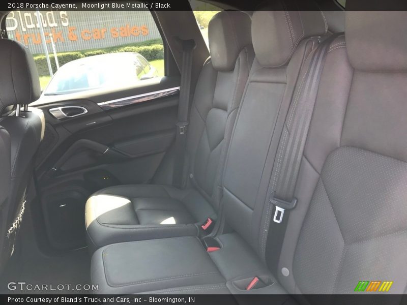 Moonlight Blue Metallic / Black 2018 Porsche Cayenne