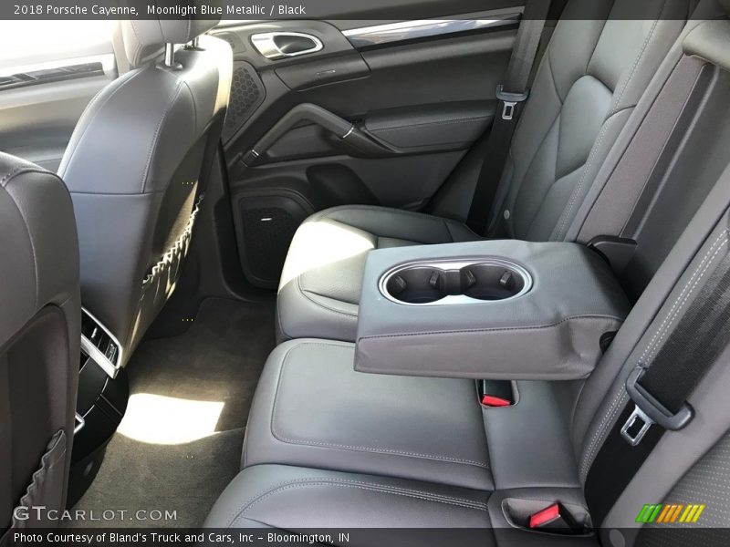 Moonlight Blue Metallic / Black 2018 Porsche Cayenne