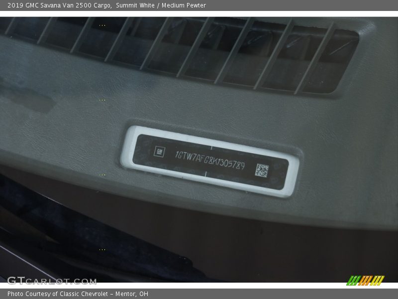 Summit White / Medium Pewter 2019 GMC Savana Van 2500 Cargo
