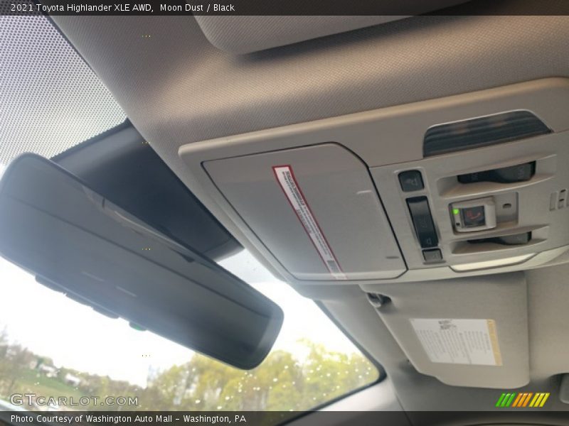 Moon Dust / Black 2021 Toyota Highlander XLE AWD