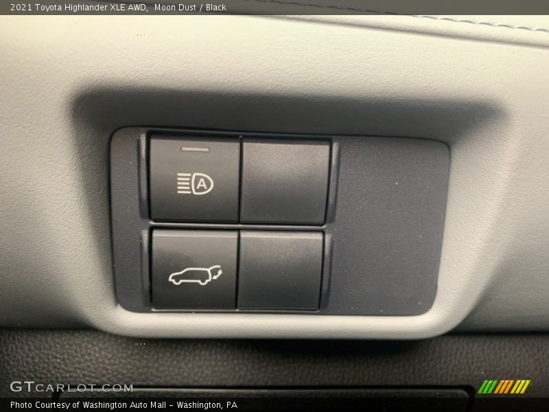 Moon Dust / Black 2021 Toyota Highlander XLE AWD