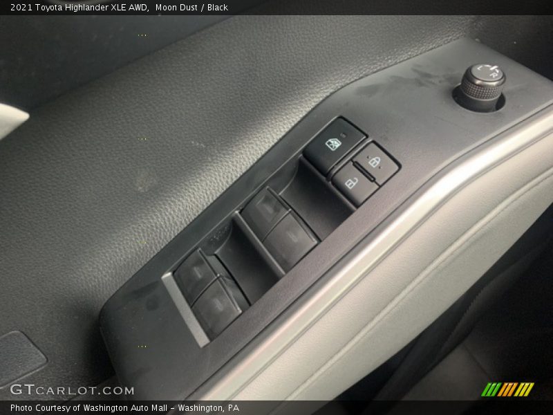Moon Dust / Black 2021 Toyota Highlander XLE AWD