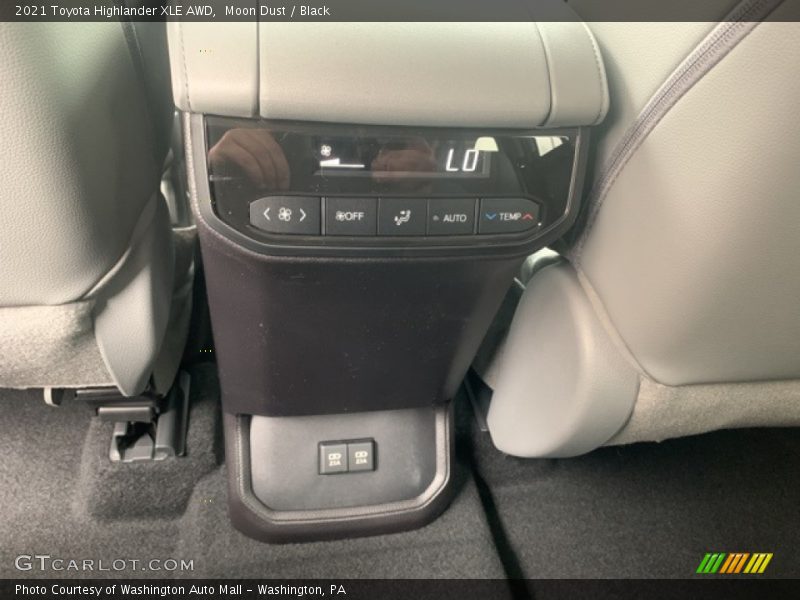Moon Dust / Black 2021 Toyota Highlander XLE AWD