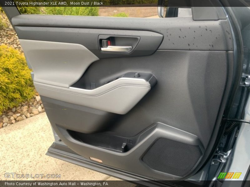 Moon Dust / Black 2021 Toyota Highlander XLE AWD