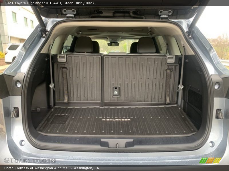 Moon Dust / Black 2021 Toyota Highlander XLE AWD