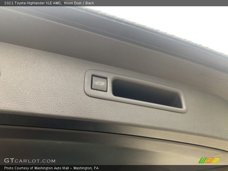 Moon Dust / Black 2021 Toyota Highlander XLE AWD