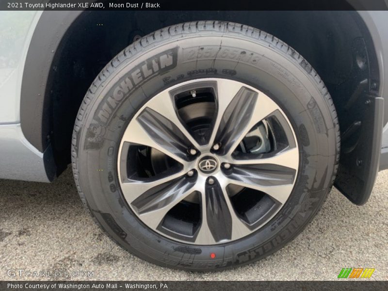 Moon Dust / Black 2021 Toyota Highlander XLE AWD
