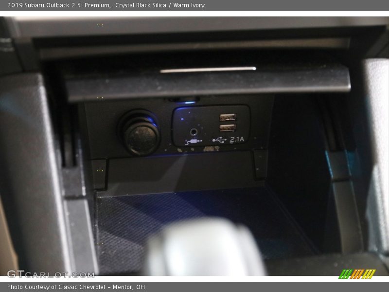 Crystal Black Silica / Warm Ivory 2019 Subaru Outback 2.5i Premium