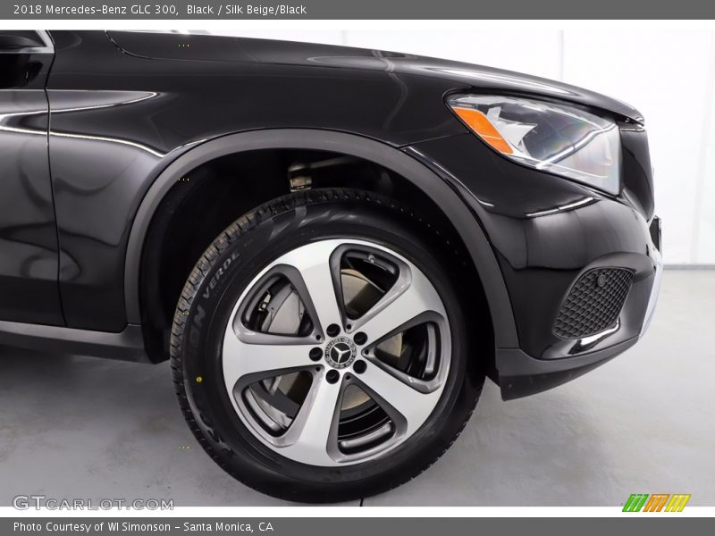 Black / Silk Beige/Black 2018 Mercedes-Benz GLC 300