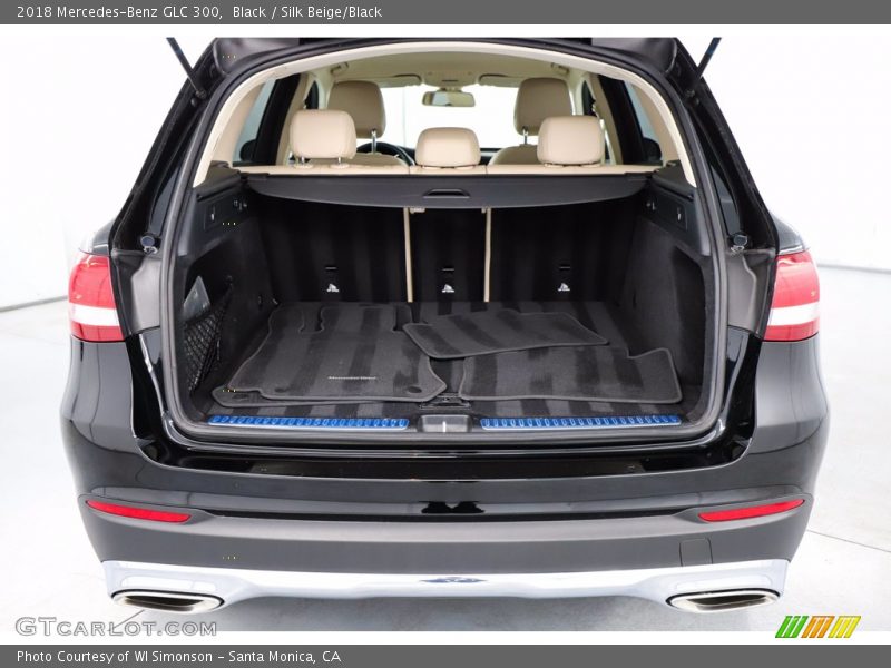 Black / Silk Beige/Black 2018 Mercedes-Benz GLC 300