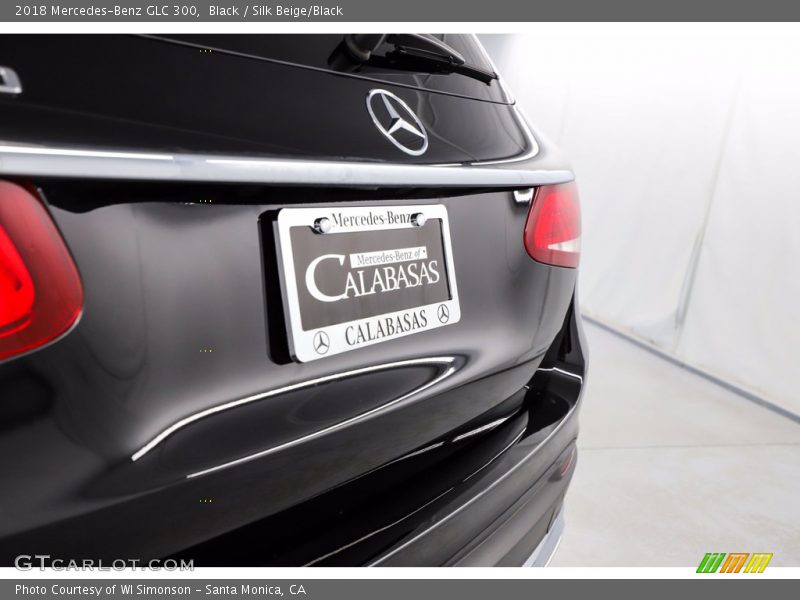 Black / Silk Beige/Black 2018 Mercedes-Benz GLC 300