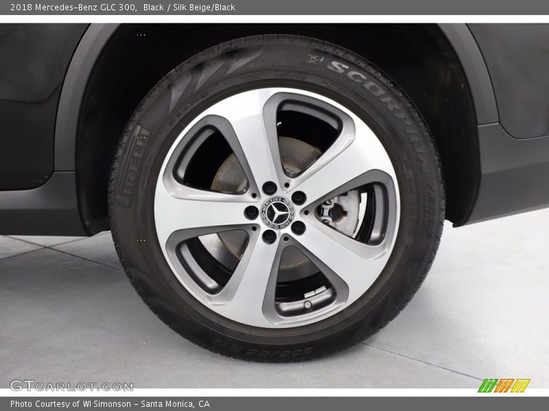 Black / Silk Beige/Black 2018 Mercedes-Benz GLC 300